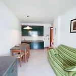דירה Bright Flat With Terrace