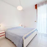 דירה Bright Flat With Terrace ביביונה