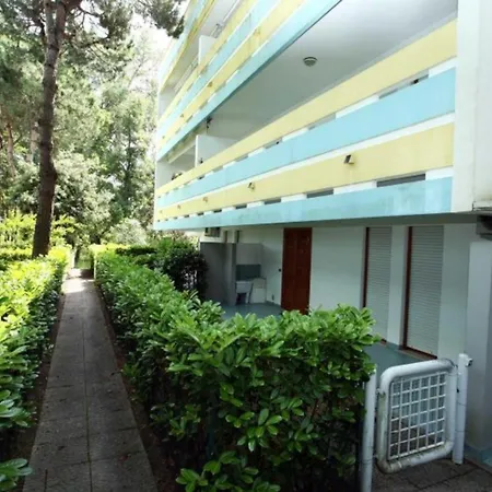 Lägenhet Bright Flat With Terrace Bibione