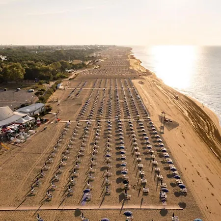 Bright Flat With Terrace Lägenhet Bibione